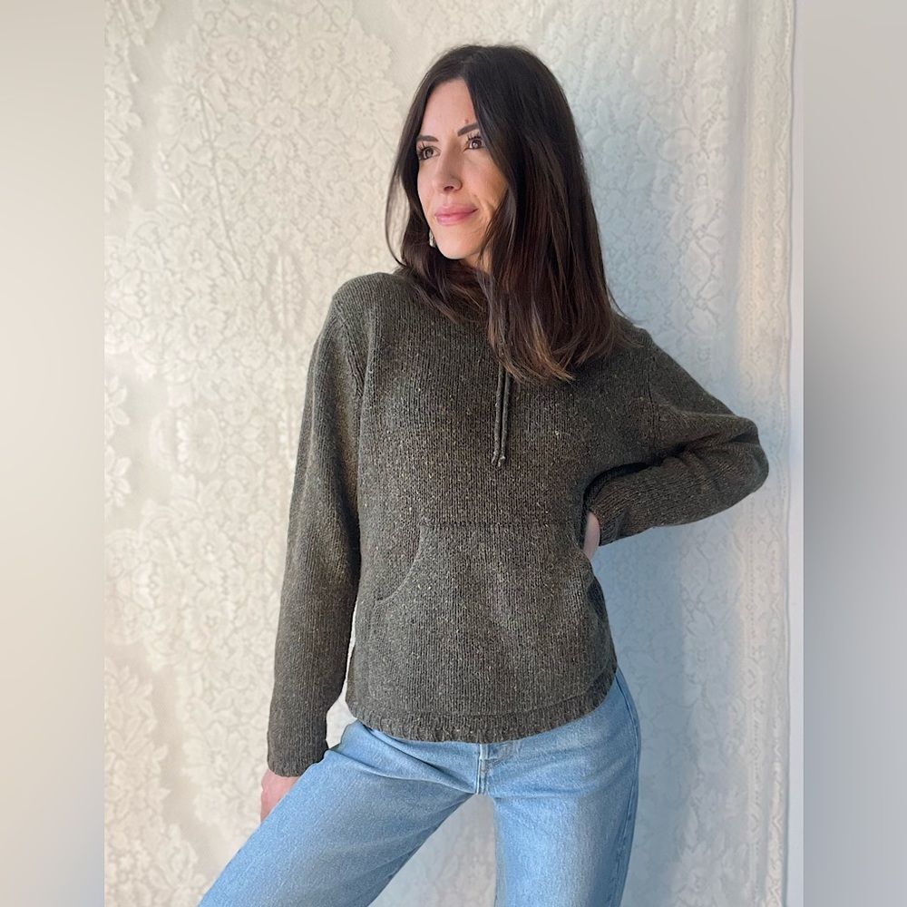 Oxford & Fulham Wool Blend Green Speckled Knit Hoodie Sweater – Timeless & Cozy